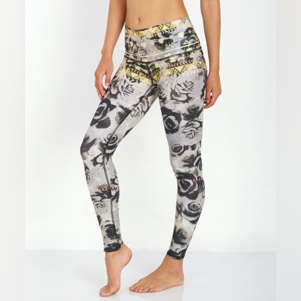 Teeki Hot Pant Desert Rose Print Multicolor Soft Recycled Yoga Legging Size M